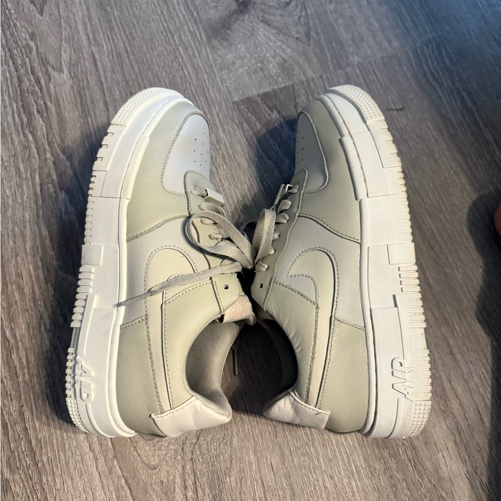 Women’s size 8.5 Nike af1 Air Force one Sneakers light olive green​ - Picture 6 of 7